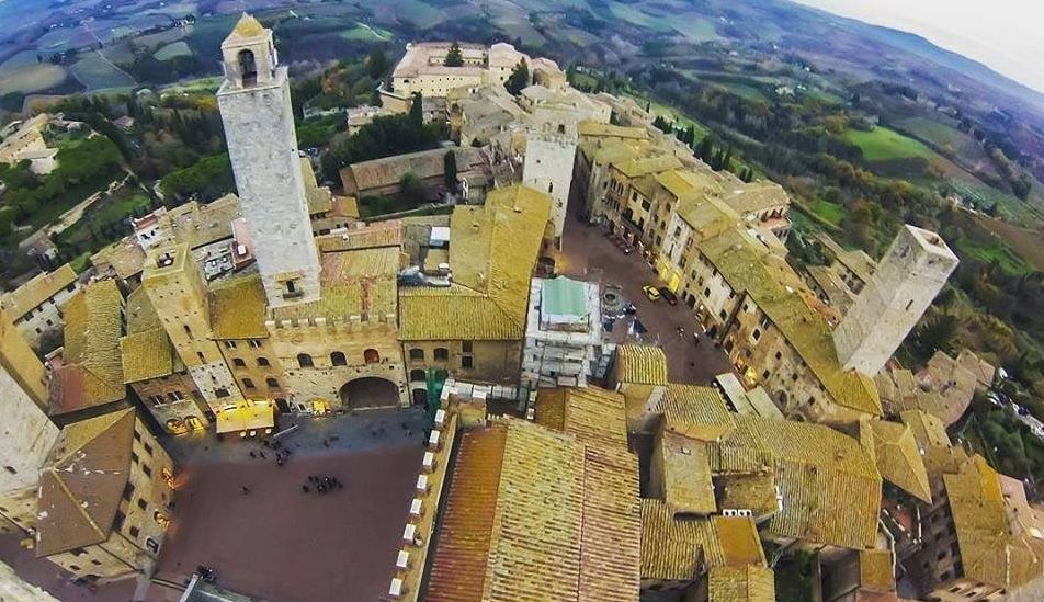 San Gimignano si “Illumina di meno”