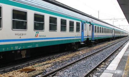 Pelago: aggressione al capotreno che per sbaglio getta lo spray al peperoncino anche sul macchinista