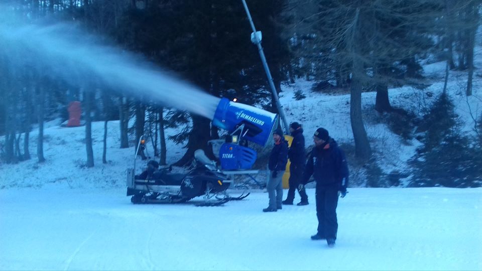 Abetone, leggera nevicata ed i cannoni tornano in azione