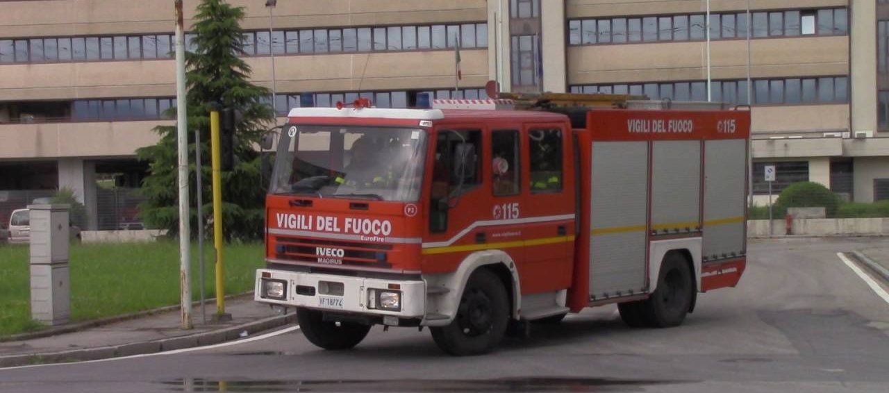 Prato, fuga di gas da un tombino
