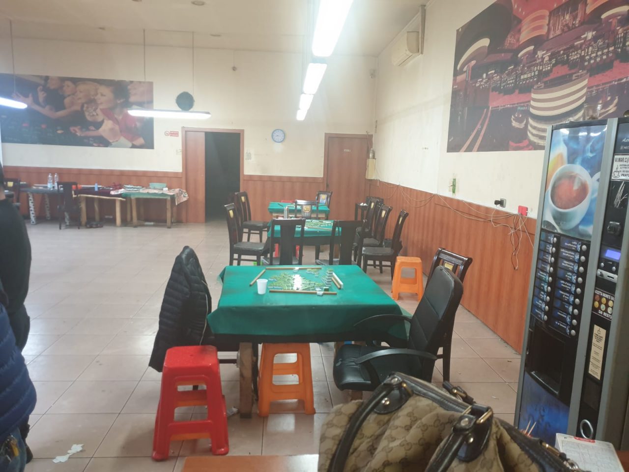 Prato: scoperta bisca clandestina, 23 denunciati