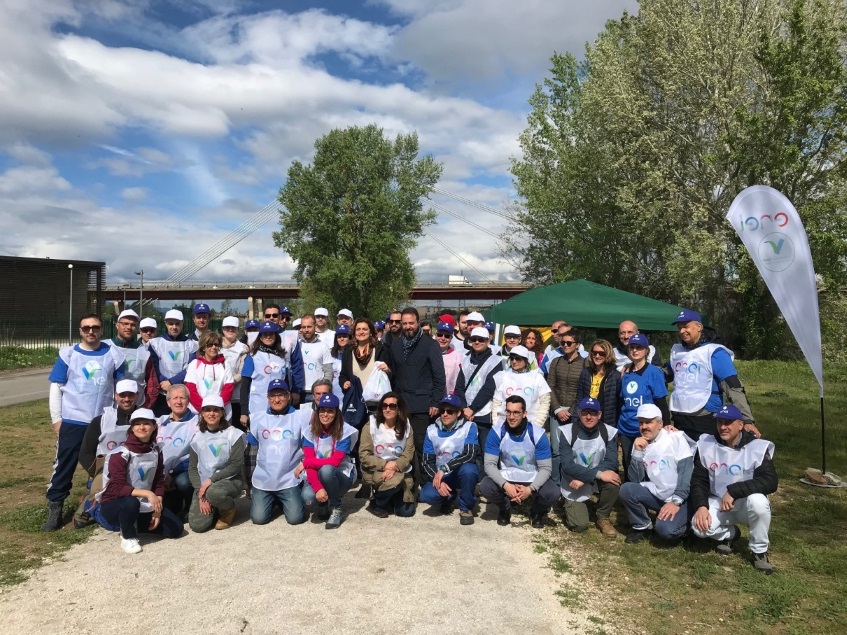 Dipendenti Enel puliscono il parco dell’Argingrosso