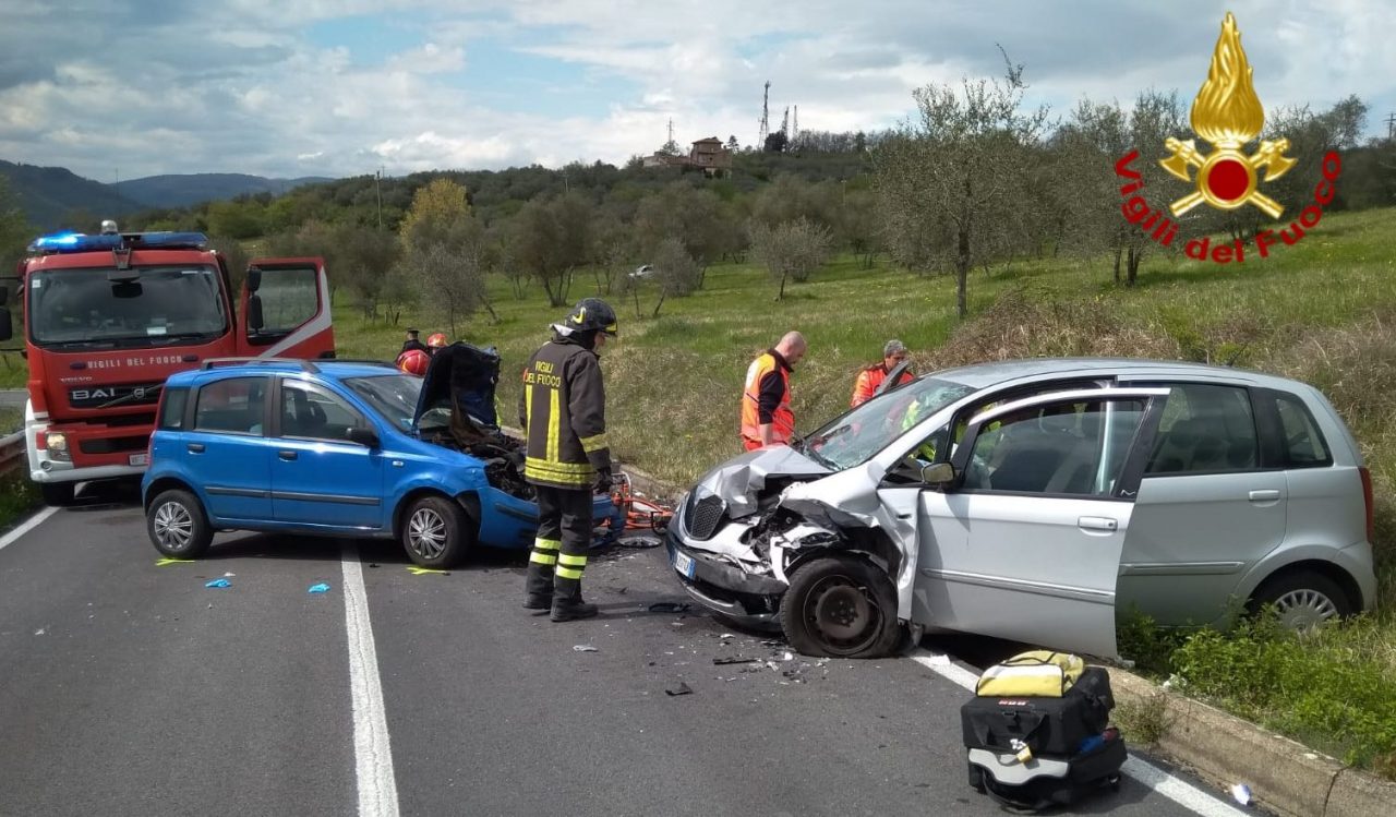 Frontale tra due auto a Rignano sull’Arno
