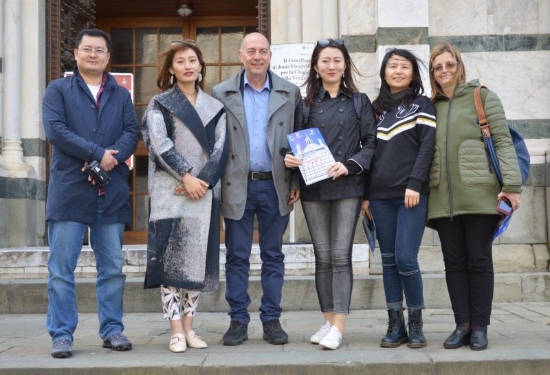 Una delegazione cinese in visita nel centro storico di Pistoia