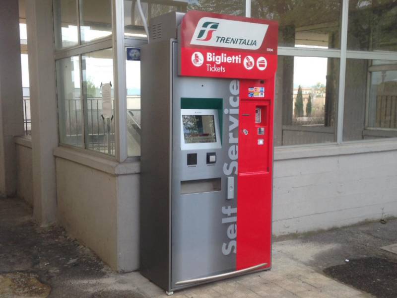 Ripristinata la biglietteria automatica alla stazione