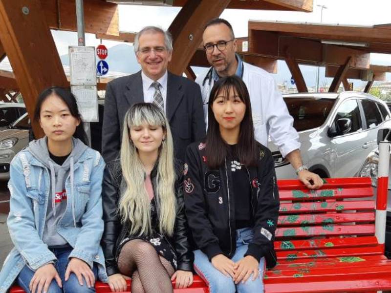 Ospedale Santo Stefano: ecco la panchina contro il femminicidio