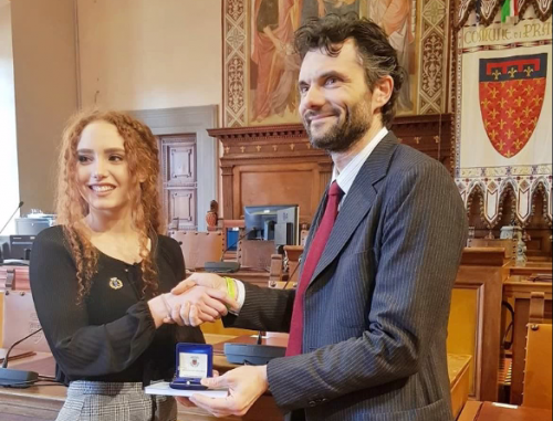 Consegnato il Gigliato d’Argento a Prato a Jasmine Manbal