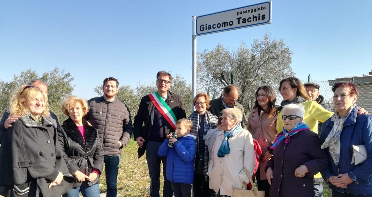 Una passeggiata tra le vigne per giacomo Tachis