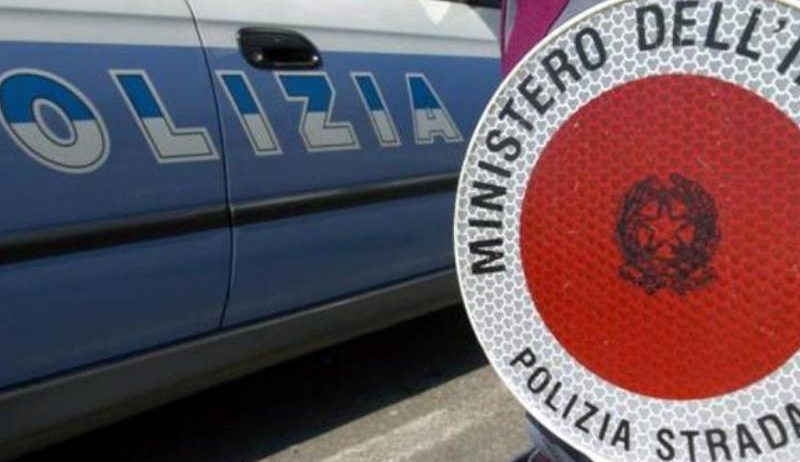 In tre senza biglietto sull’autobus in piazza Stazione a Prato: due denunciati dopo l’intervento della Polizia