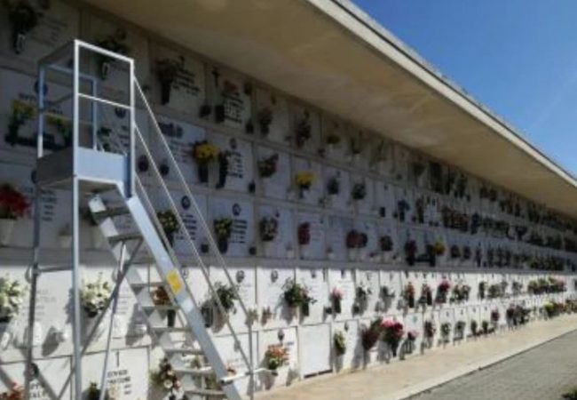 Riaprono, da domani, martedì 5 maggio, con il consueto orario, i cimiteri del comune di Campi Bisenzio.