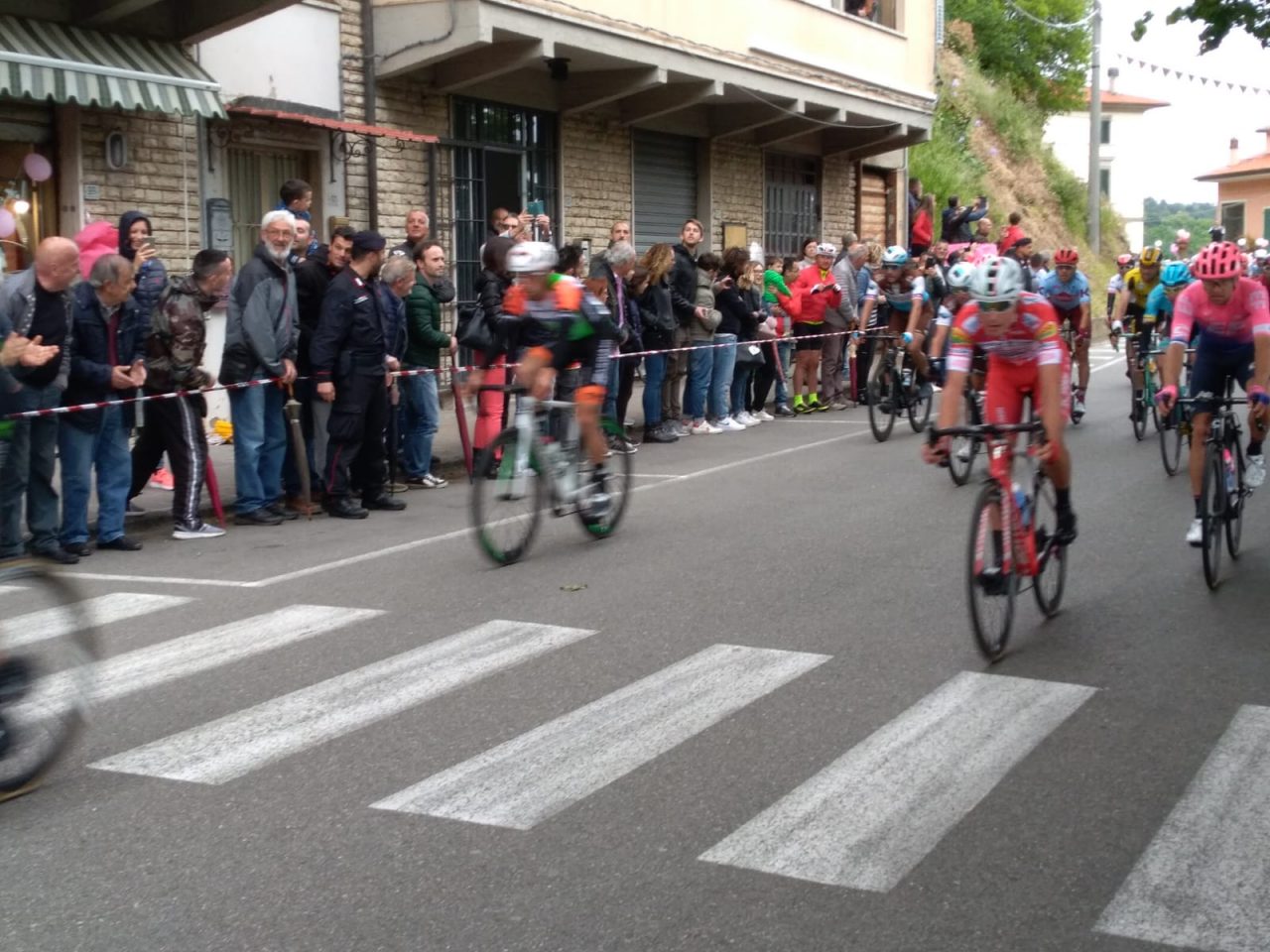 Il Giro d’Italia infiamma il pubblico sul San Baronto