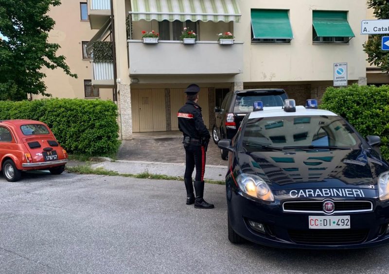 Tenta di rubare in nove garage in via Macallè: arrestato dai Carabinieri