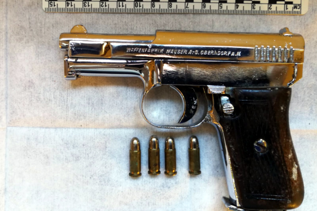 Nasconde pistola in auto: in carcere un cittadino albanese