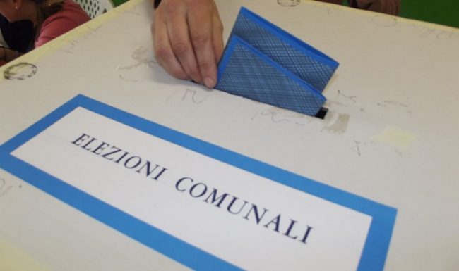 Ballottaggi senza apparentamenti: salta il risiko delle alleanze ad Arezzo e Viareggio