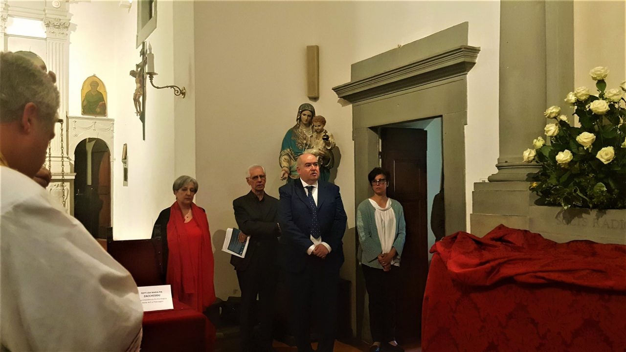 Oltre duecento persone salutano la Croce dipinta di Simone Martini