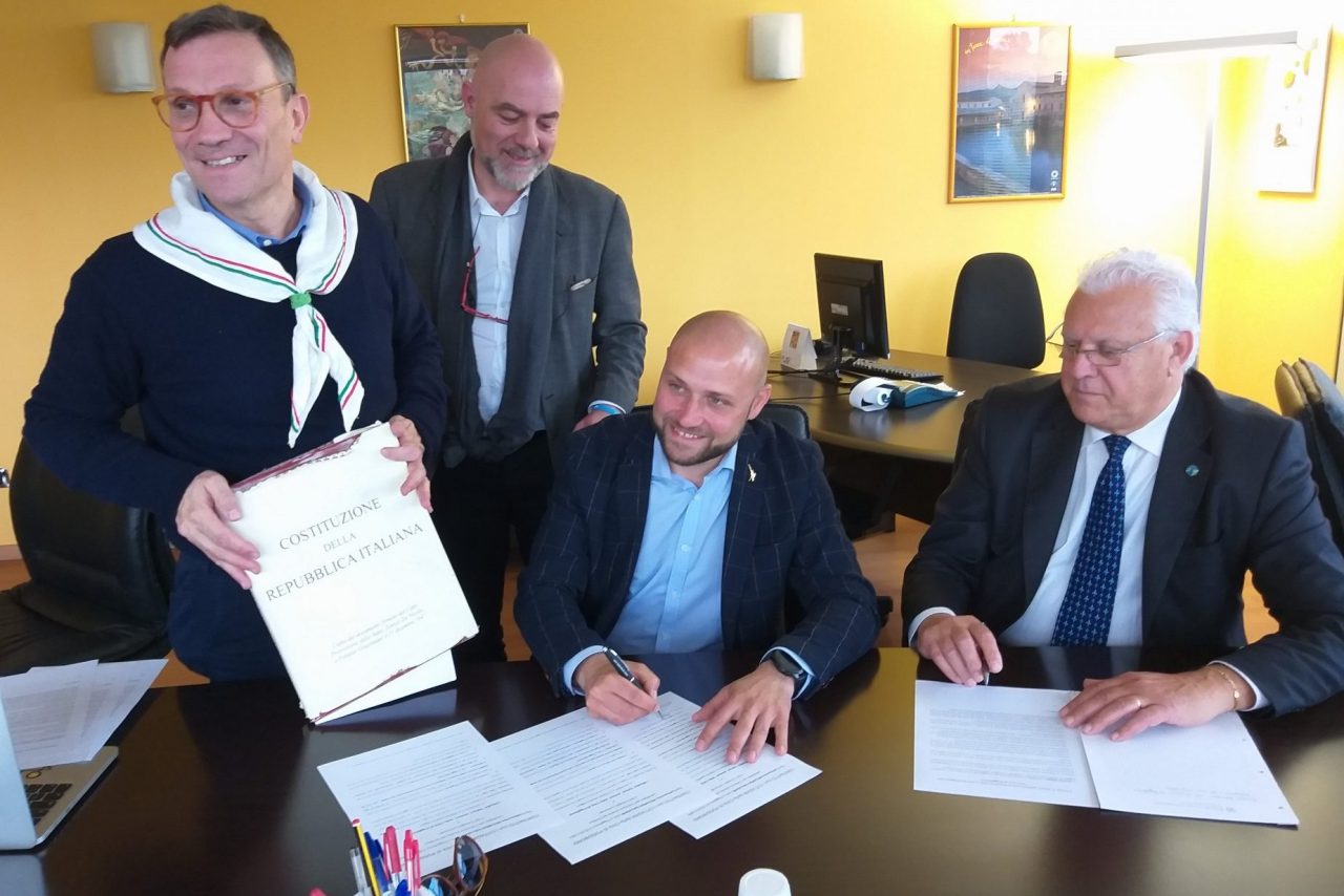 Elezioni Galligani firma intesa per scaricare dai redditi le tasse comunali VIDEO