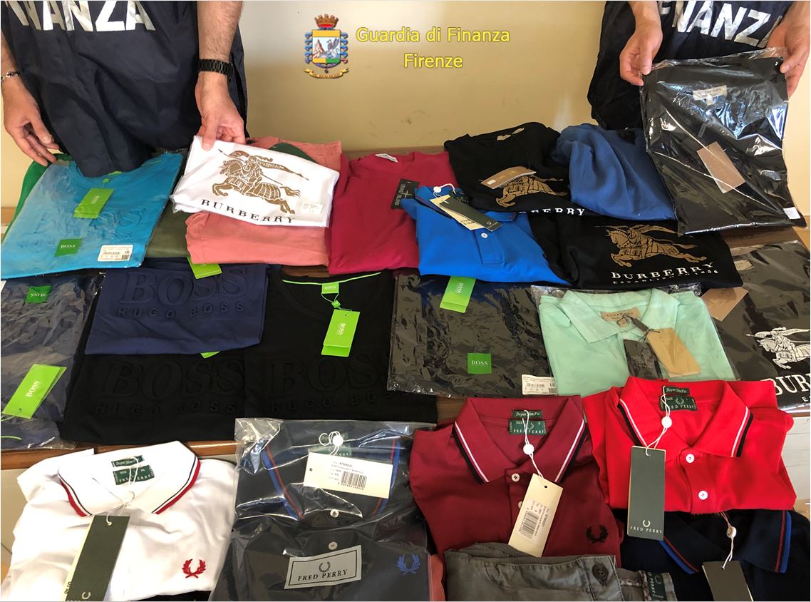 Sequestrati oltre 10mila capi di abbigliamento