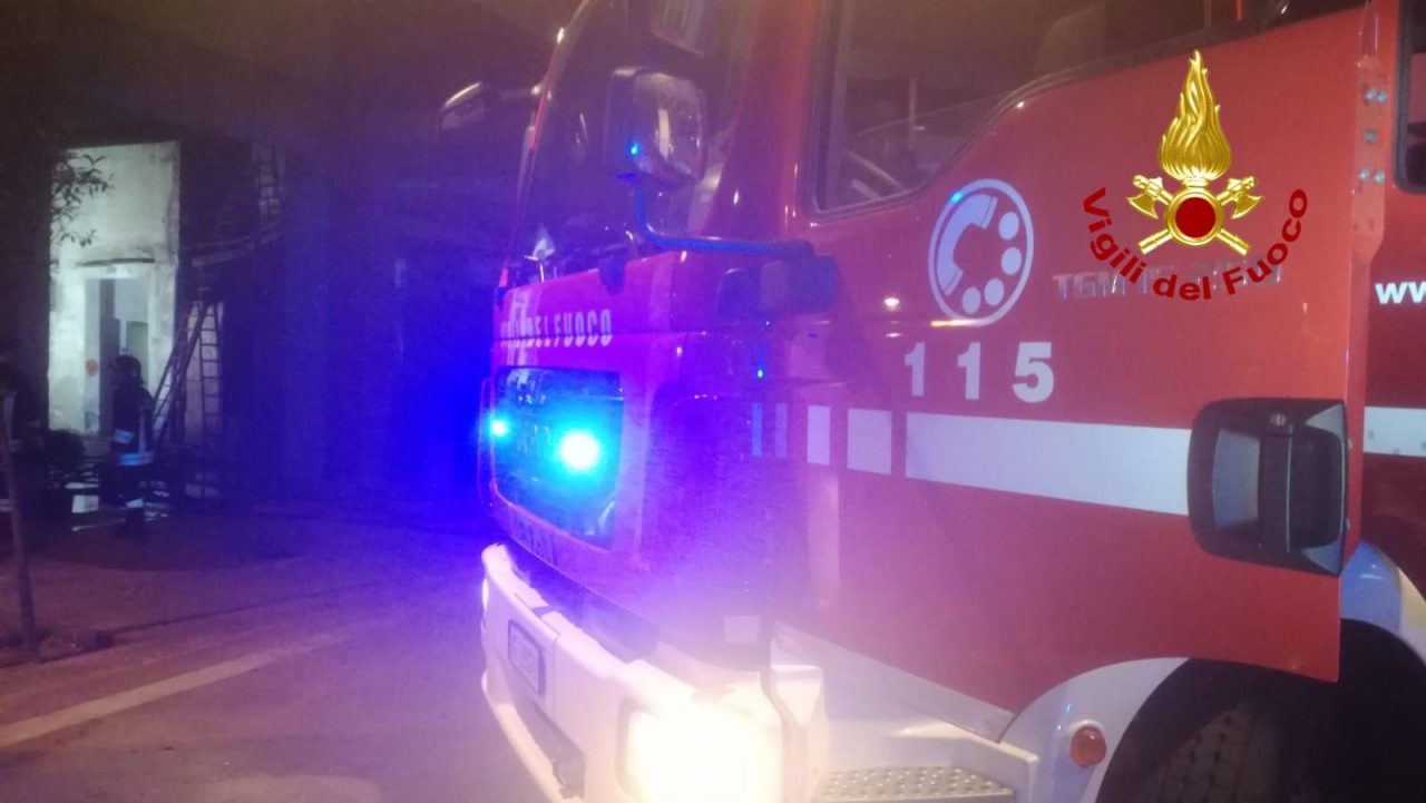Tragedia a Monteriggioni, muore 53enne. L’uomo è rimasto all’interno dell’auto in fiamme