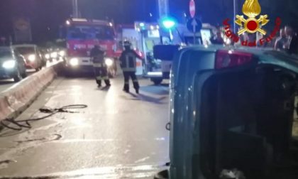 Incidente a Campi: auto si ribalta