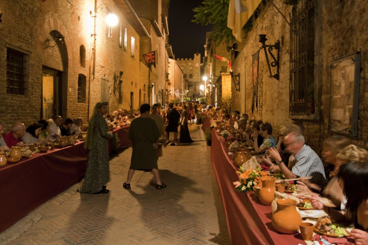 «A cena da Messer Giovanni», tuffo nel Medioevo a Certaldo Alto