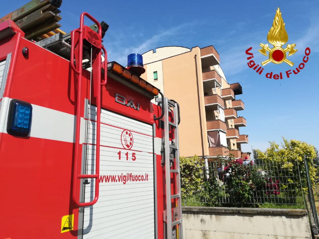 Monsummano, incendio al quarto piano di un condominio