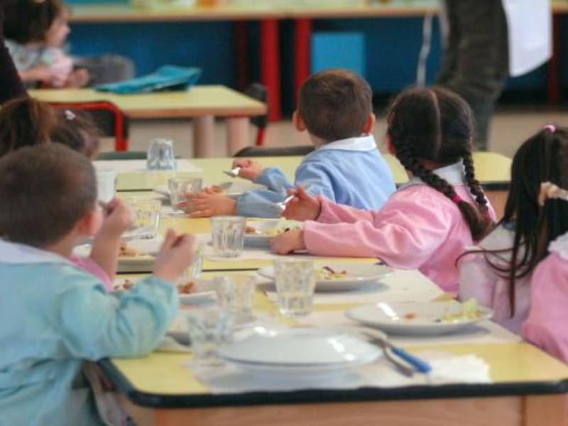 Val di Bisenzio, pacchetto scuola per gli studenti delle secondarie: contributi standard di 300 euro, bando scadenza 31 maggio
