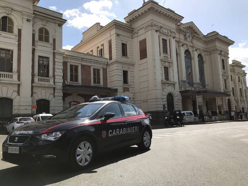 Giovane rapinata in centro: arrestato