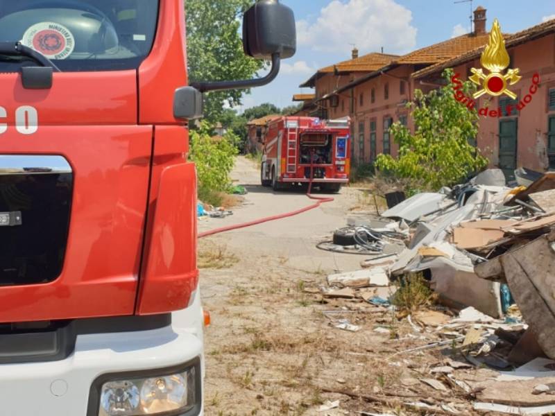 Incendio all’ex ippodromo Mulina – IL VIDEO