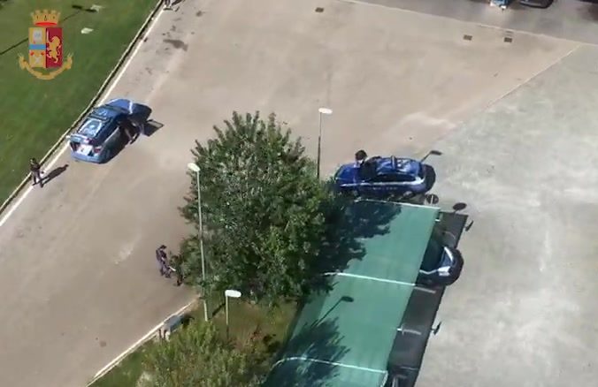 Controlli Polizia Autopalio: due automobilisti sorpresi al telefono durante la guida VIDEO