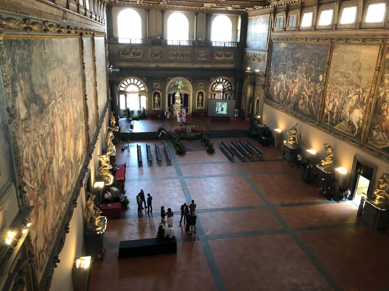 Morte Franco Zeffirelli: la camera ardente allestita nel salone dei Cinquecento