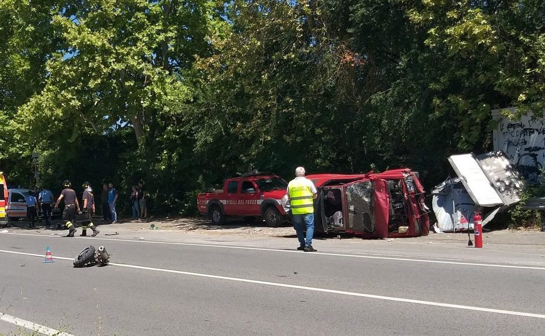 Incidente auto moto Bellavista: condizioni critiche ma stabili per i due ragazzi