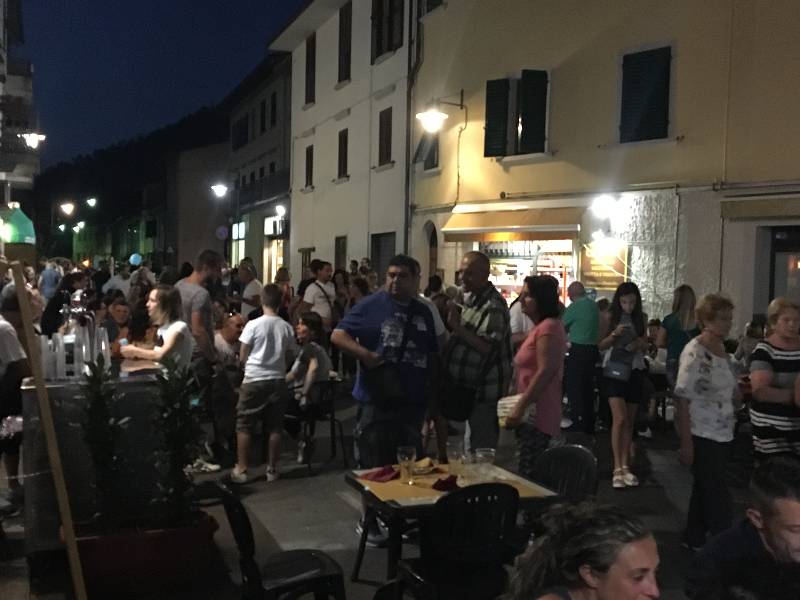 Happy shopping, negozi aperti tra auto e moto d’epoca