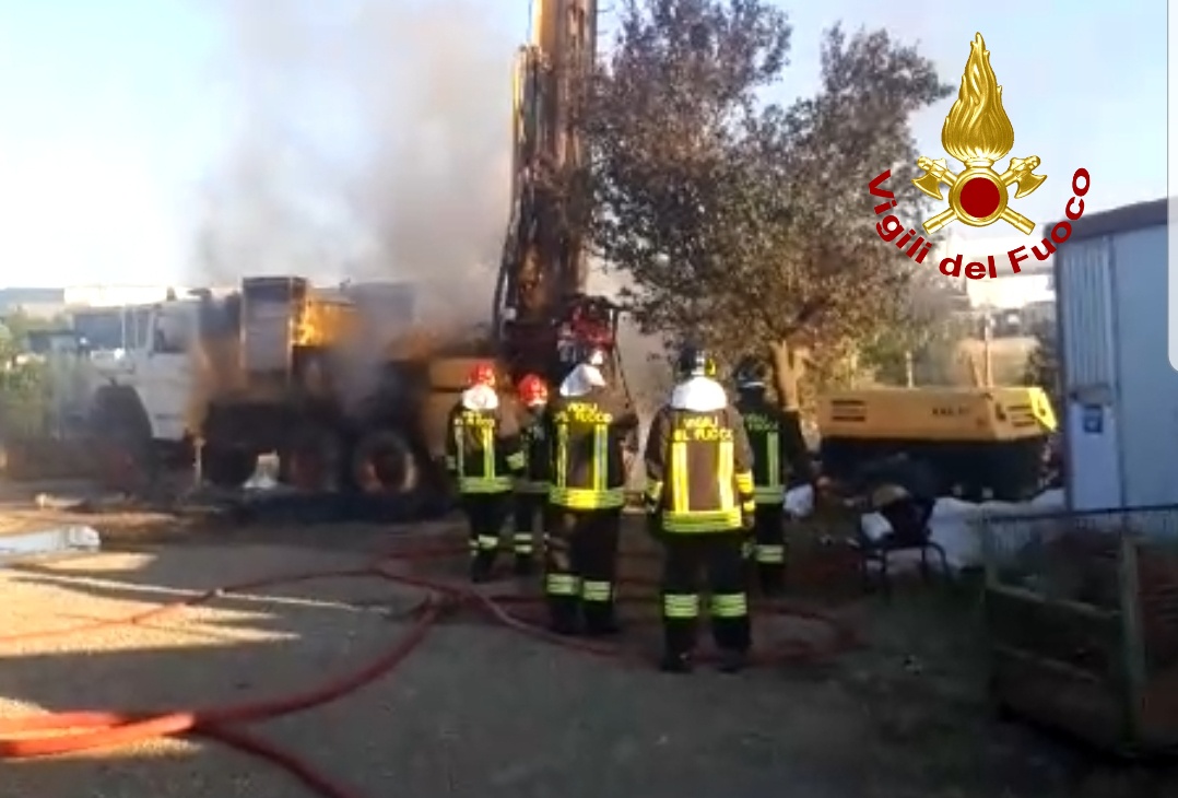 Trivella prende fuoco mentre sta scavando