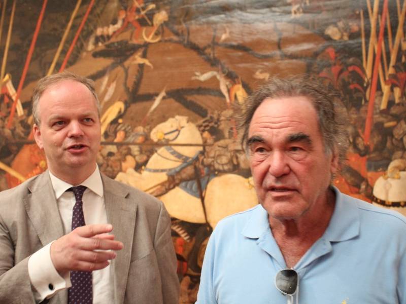 Il premio Oscar Oliver Stone in visita agli Uffizi