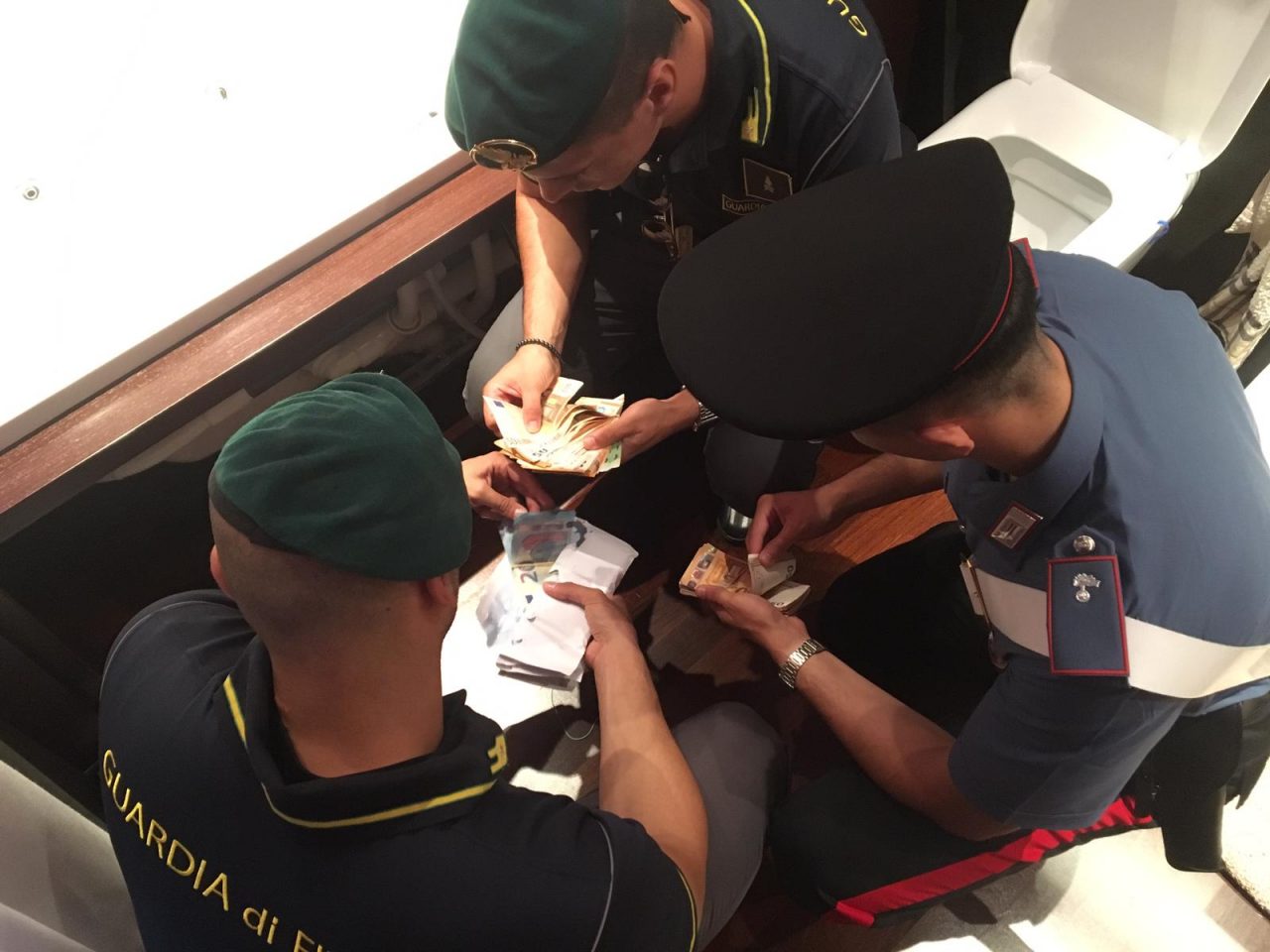 Fatture false, beccato imprenditore che gestisce centri accoglienza per migranti