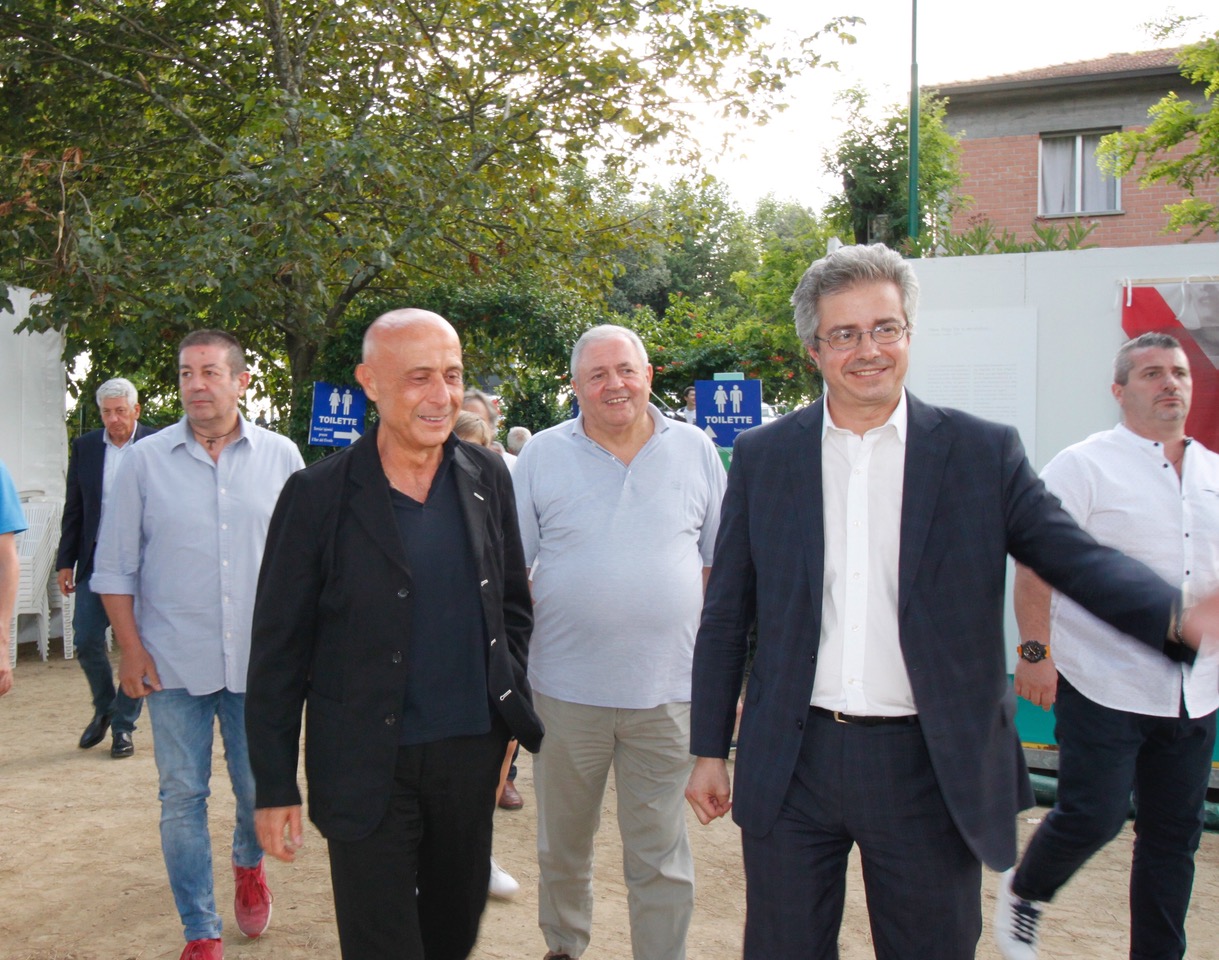 Il Pd le canta al sindaco Tomasi: “I sorrisi non bastano più. Pistoia se ne sta accorgendo”