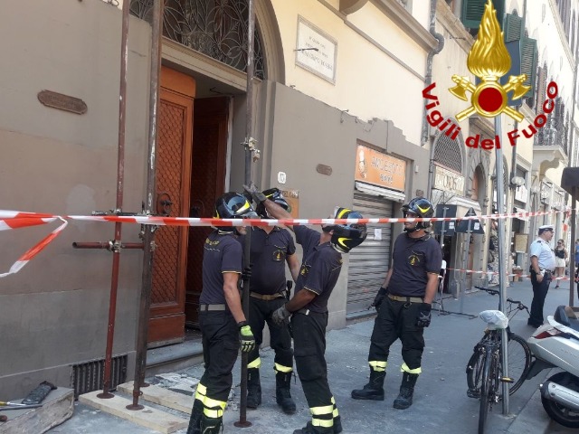 Crolla parte del terrazzo in centro a Firenze