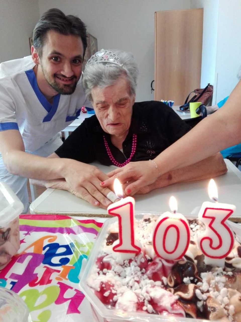 Nonna Azzurra ha compiuto 103 anni