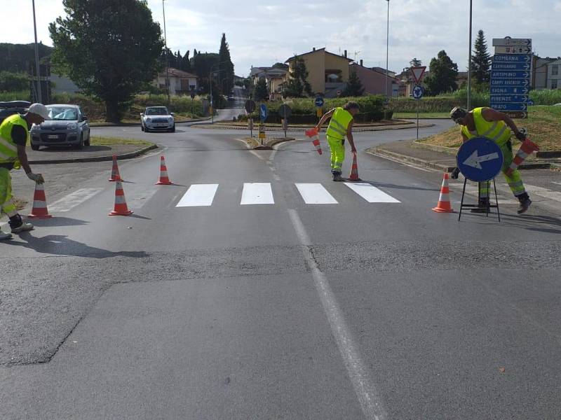 Partiti i lavori di rifacimento della segnaletica stradale