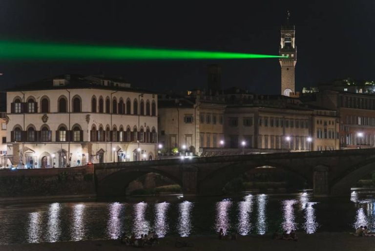 A Firenze spunta il raggio verde in segno di amicizia con gli Stati Uniti