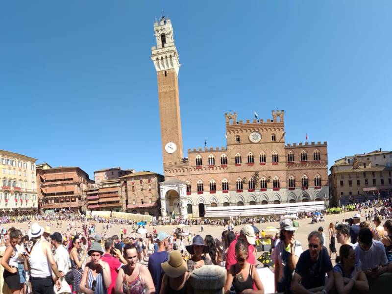 Siena prima città d’arte certificata per il turismo sostenibile, il ministro Santanché “Una notizia che dà prestigio all’Italia” 