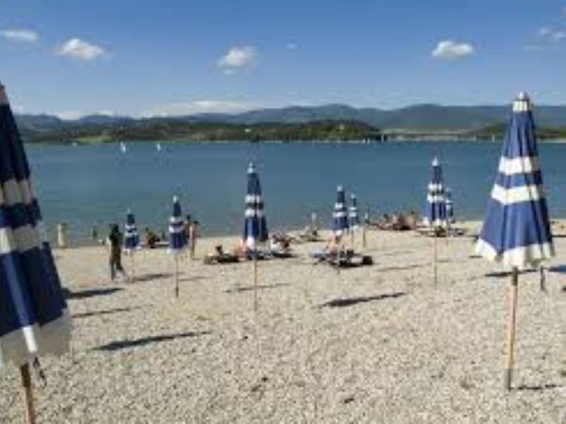 Lago di Bilancino: uomo scompare nell’acqua