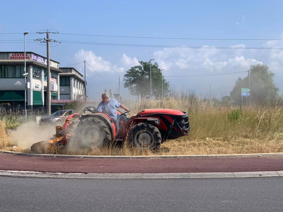 Muore schiacciato dal trattore: 89enne stava lavorando in un’oliveta