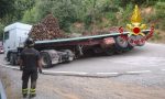 Camion perde il carico in strada FOTO