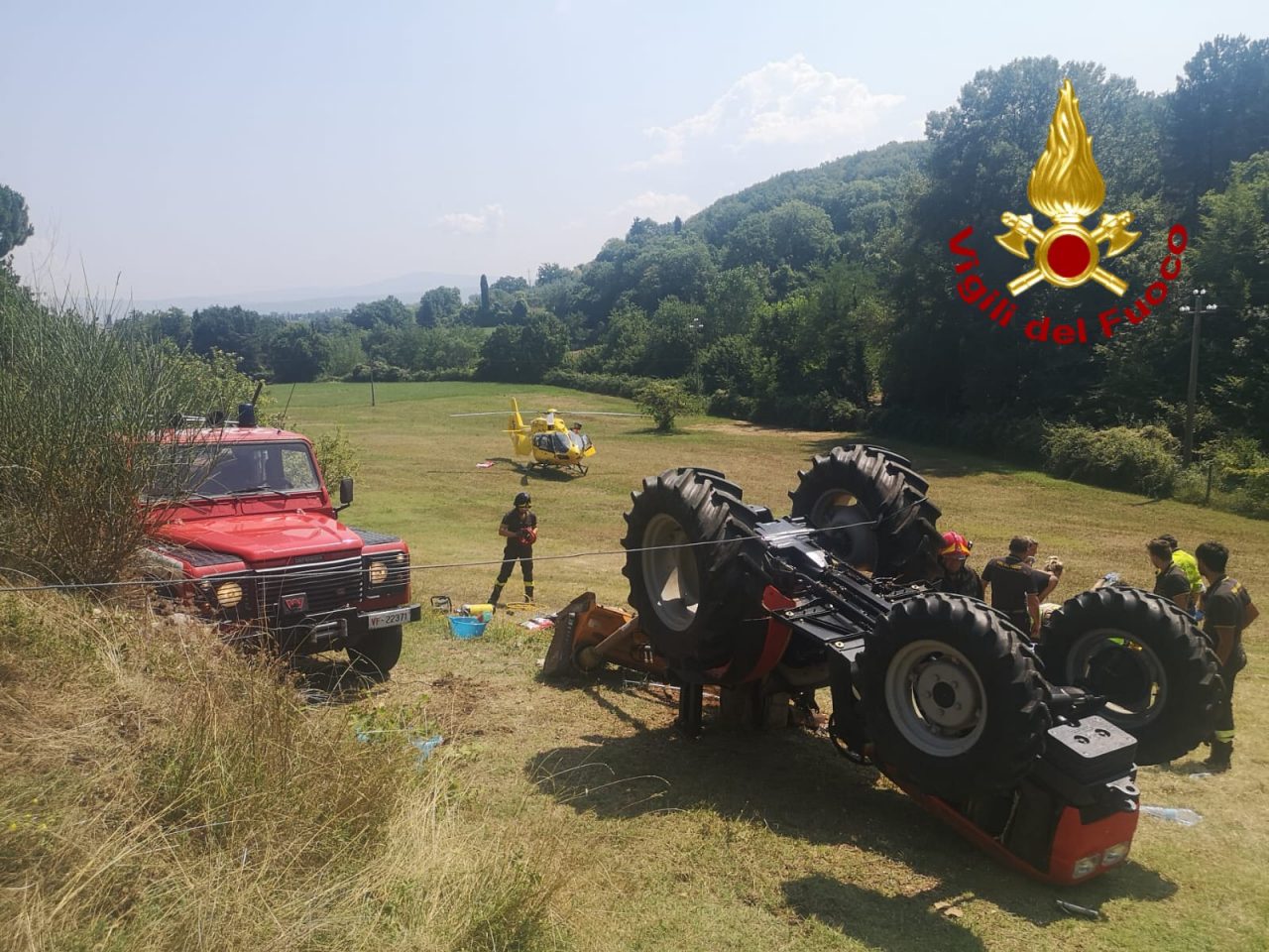Rimane sotto il trattore, trasportato d’urgenza con l’elissocorso