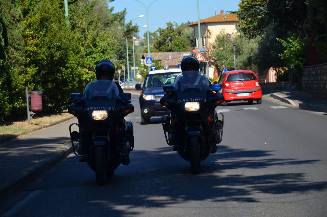 Valdelsano ruba un bancomat e ritira 1250 euro: denunciato