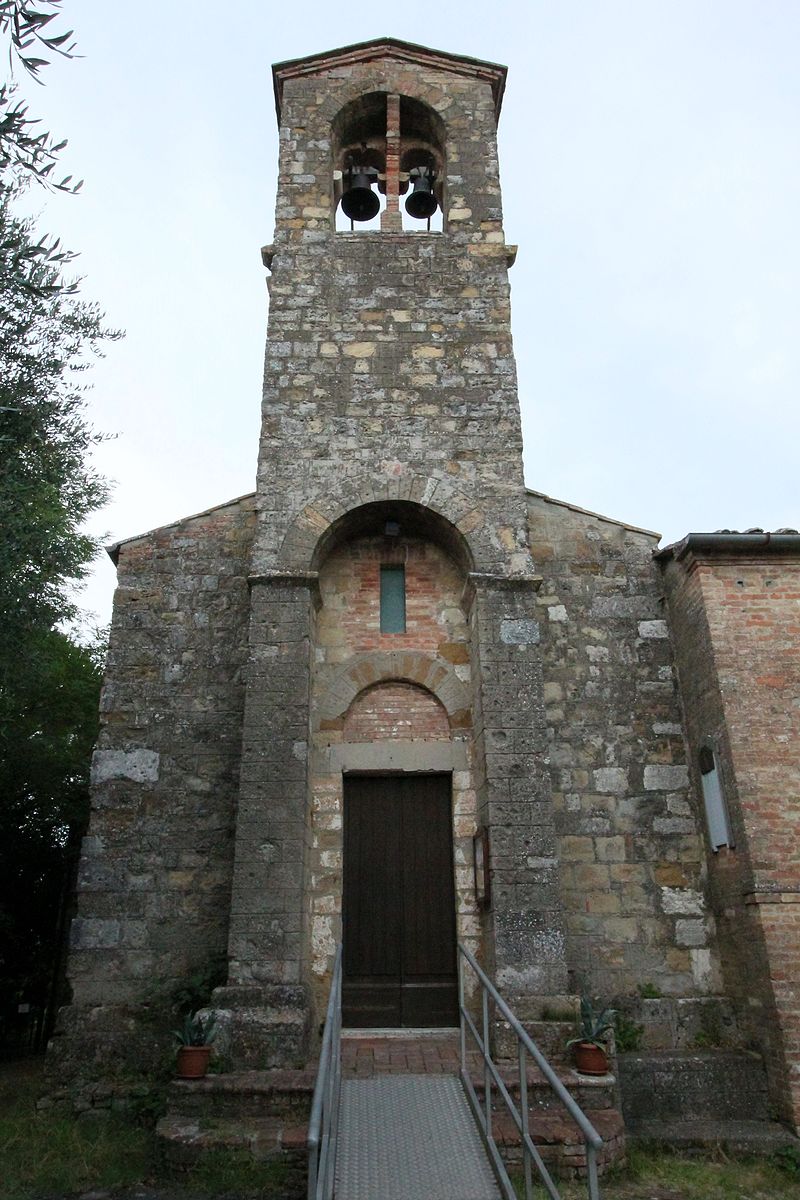 Cade un fulmine, rischio crollo per il campanile di Santa Regina