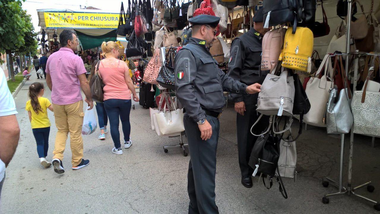 Sicurezza dei prodotti, sequestri al mercato di Poggibonsi