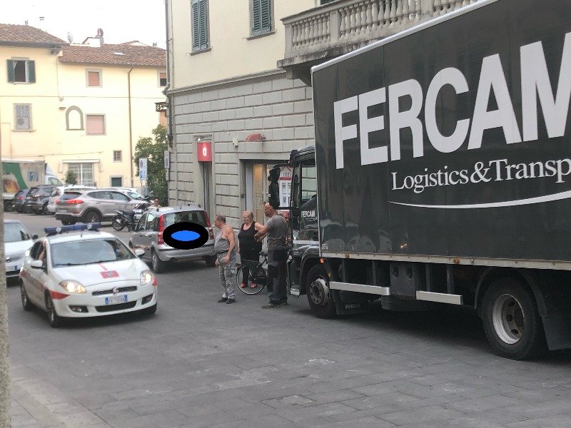 Incidente in via Santo Stefano: traffico in tilt