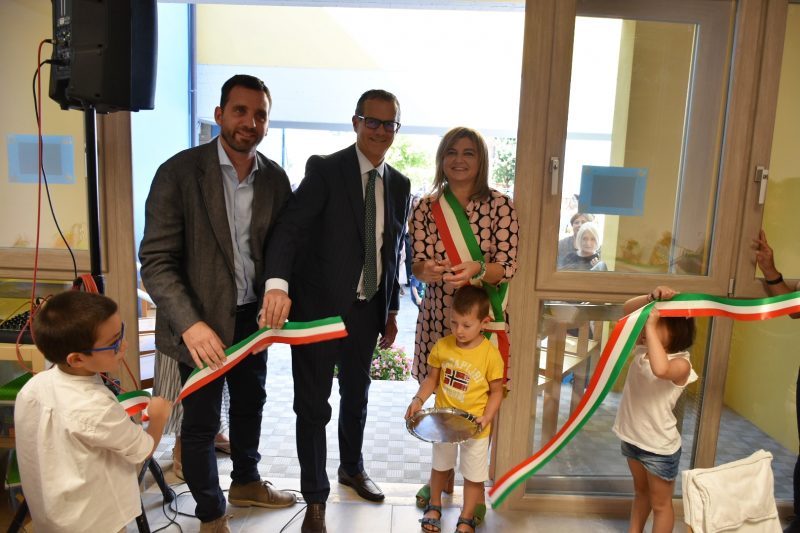 Taglio del nastro per la rinnovata scuola “Balena” a Pistoia
